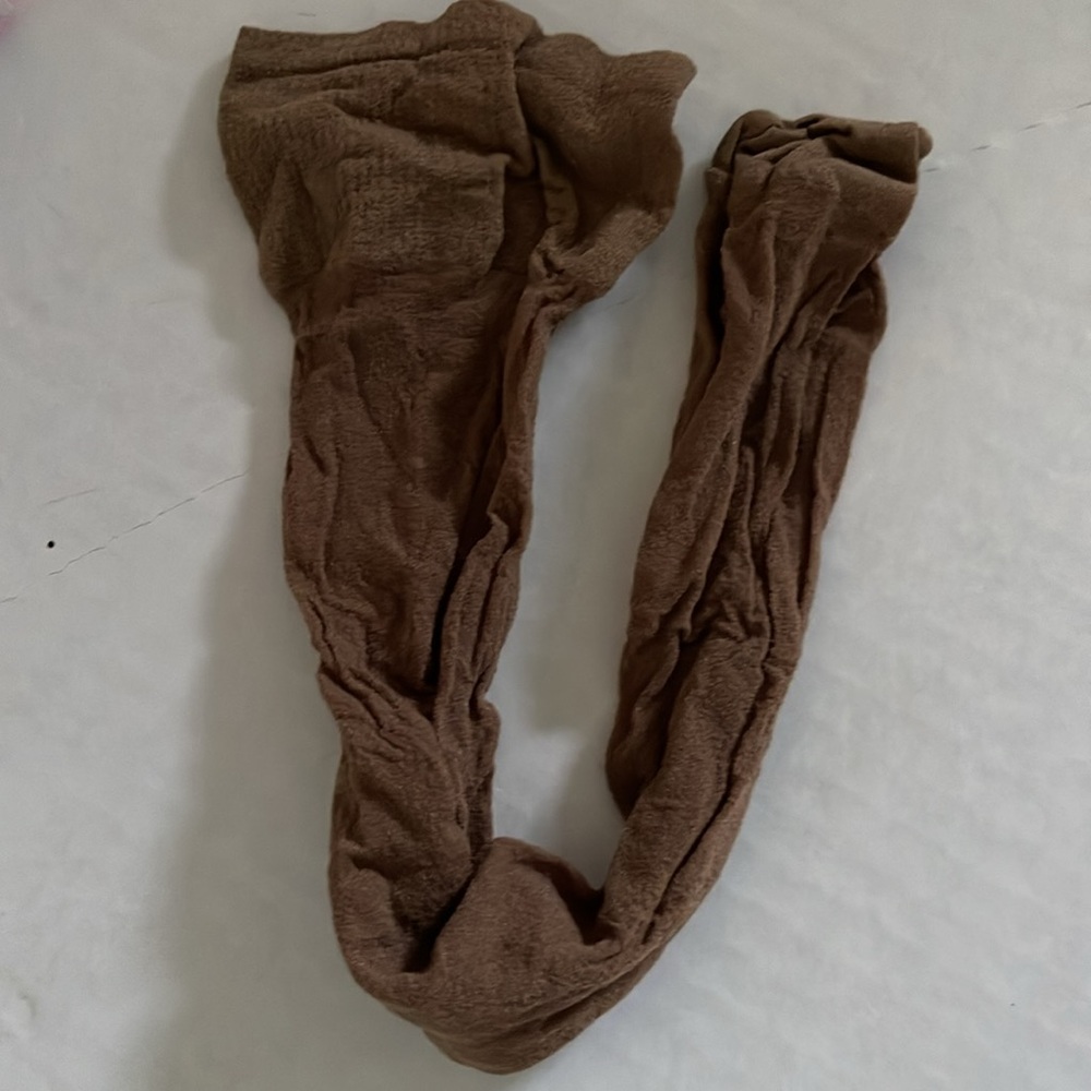 Leggs Everyday Knee Highs Box of 8 pairs/Suntan/Reinforced Toe - Picture 5 of 5